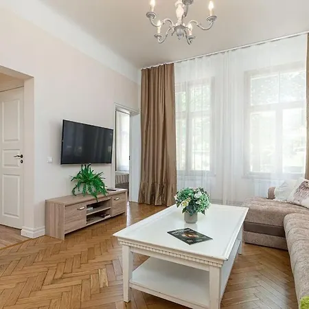 Appartement Tatari 32 *